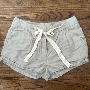 Aritzia Wilfred mid-rise linen light gray shorts size 4